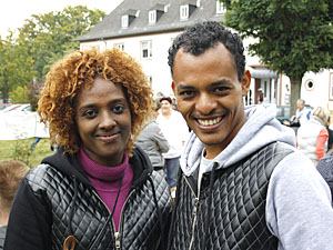 Fakadi Zwedi und seine Frau Mhirat Tadasse kamen aus Eritrea ber Libyen und das Mittelmeer nach Deutschland. (Foto: Michael Gthlein)