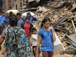 Das Aufräumen dauert an: Tausende von Häusern und Wohnungen wurden durch die Beben zerstört. (Foto: Diakonie Katastrophenhilfe)