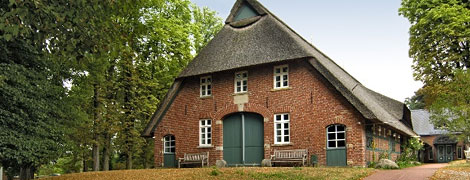 Gehft mit Reetdach in Worpswede, Niedersachsen