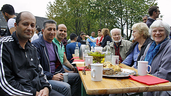 Erntedanktafel für Flüchtlinge in Gießen