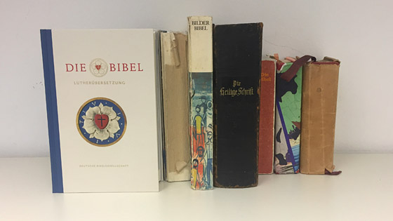 Alte Bibeln und die neue Lutherbibel 2017