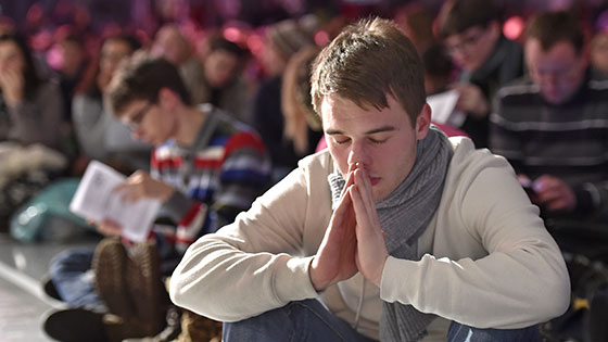 Am Taizé-Treffen in Prag nehmen 30.000 junge Christen teil