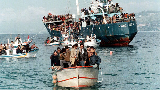 Flchtlingsboote vor der Kste von Lampedusa