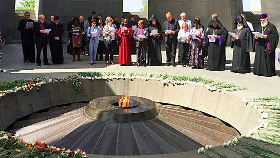Delegantion des RK am Dokumentations- und Gedenkzentrum in Armenien gedenken des Genozids