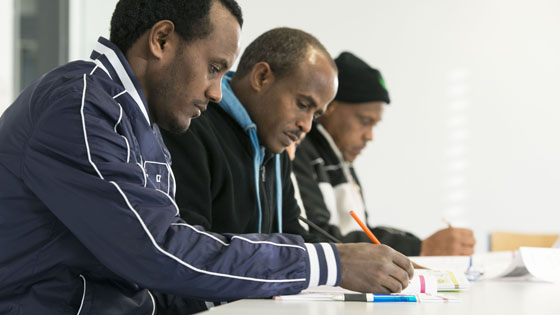 Flchtlinge aus Eritrea beim Sprachkurs
