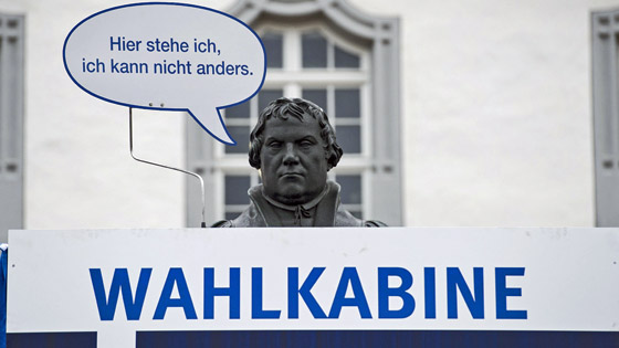 Werbeaktion am Lutherdenkmal Wittenberg