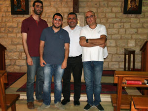 Edgar El-Tansi (2.v.l.) und Alain Boulos (re.) mit anderen Seminaristen der Maroniten. (Foto: Buck)