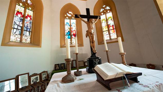 Altarraum in der evangelischen Dorfkirche in Mhra