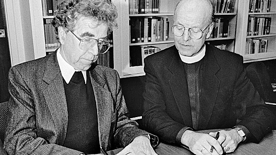 Martin Kruse (r.) und Werner Leich im Januar 1990 in Loccum
