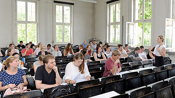 Studierende der Theologie in Mainz beim Griechischunterricht