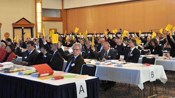 Abstimmung auf der Synode 2016. (Foto: EKD)