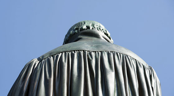 Lutherdenkmal in Worms, Rückenansicht des Reformators