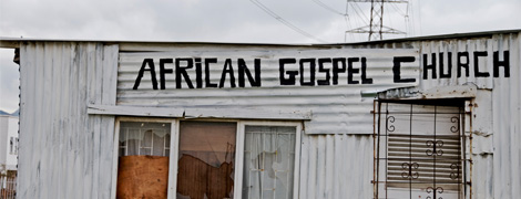 Eine afrikanische Gospelkirche in einer Township in der Nähe von Kapstadt, Südafrika (Foto: epd-bild / Josef Puchinger)
