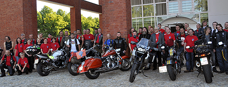 Russische und deutsche Motorradfahrer auf friedlicher Mission durch Deutschland (Foto: EKD)