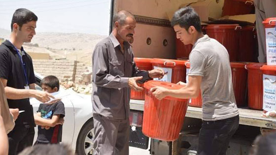 Die Diakonie Katastrophenhilfe versorgt vertriebene Familien in den kurdischen Stdten Dohuk, Erbil und Suleimaniyah mit Nahrungsmitteln, Trinkwasser und Basis-Hygieneartikeln. Foto: REACH