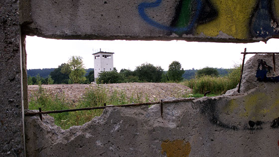 Stacheldrahtzaun an der ehemaligen innerdeutschen Grenze